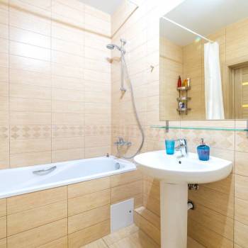 Сдается 1-комнатная квартира, 67 м²