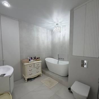 Продается 3-х комнатная квартира, 135 м²