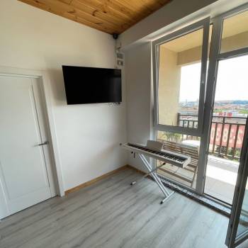 Продается 1-комнатная квартира, 57 м²