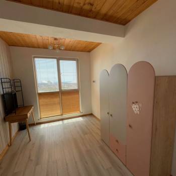 Продается 1-комнатная квартира, 57 м²