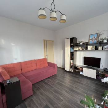 Продается 1-комнатная квартира, 48 м²