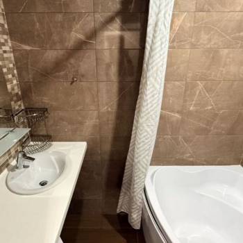 Продается 2-х комнатная квартира, 102 м²