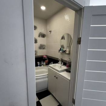 Продается 1-комнатная квартира, 53 м²