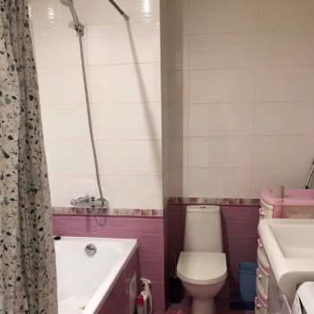 Продается 1-комнатная квартира, 42 м²
