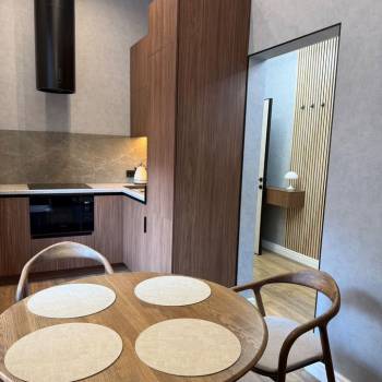 Сдается 1-комнатная квартира, 64 м²