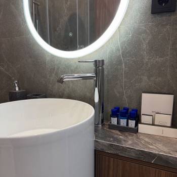 Сдается 1-комнатная квартира, 64 м²