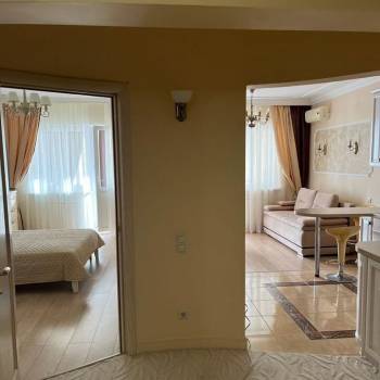 Сдается 2-х комнатная квартира, 125 м²