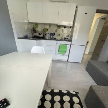 Продается 1-комнатная квартира, 42 м²