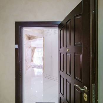 Продается 1-комнатная квартира, 104,1 м²