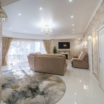 Продается 1-комнатная квартира, 104,1 м²