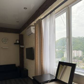 Продается 1-комнатная квартира, 42 м²