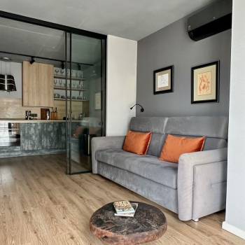 Продается 1-комнатная квартира, 47 м²