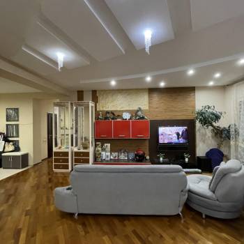 Продается Многокомнатная квартира, 160 м²