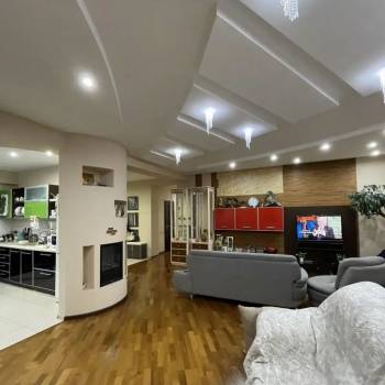 Продается Многокомнатная квартира, 160 м²