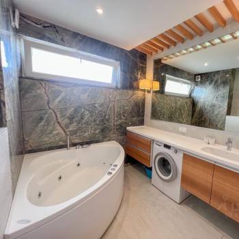 Сдается Многокомнатная квартира, 100 м²