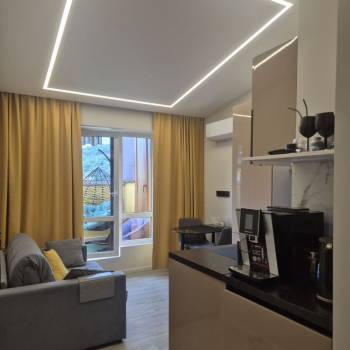 Продается 1-комнатная квартира, 42 м²