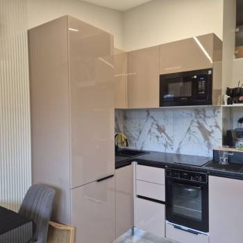 Продается 1-комнатная квартира, 42 м²
