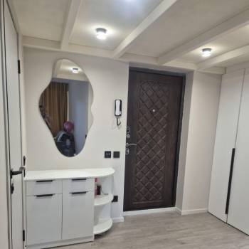 Продается 1-комнатная квартира, 42 м²