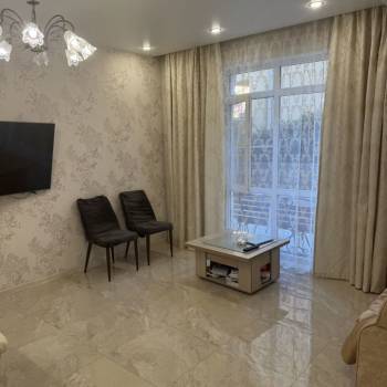 Сдается 2-х комнатная квартира, 110 м²