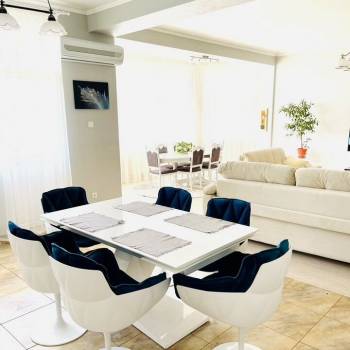 Продается 3-х комнатная квартира, 133 м²