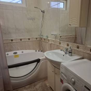 Сдается 2-х комнатная квартира, 100 м²