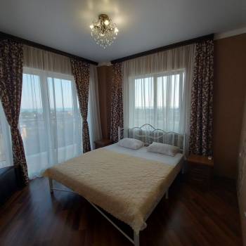 Сдается 2-х комнатная квартира, 110 м²