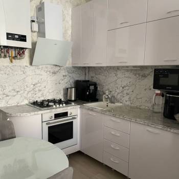 Продается 1-комнатная квартира, 40 м²