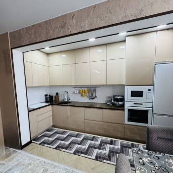 Продается Многокомнатная квартира, 81 м²