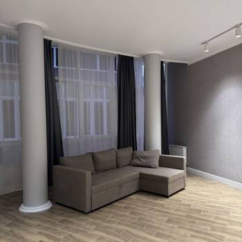 Продается 1-комнатная квартира, 65,4 м²