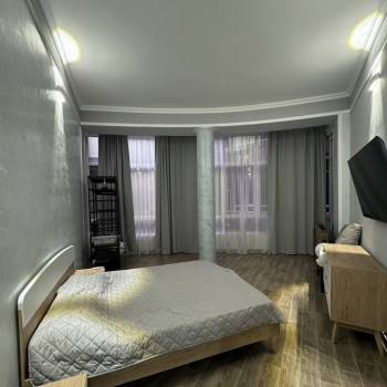 Продается 1-комнатная квартира, 65,4 м²