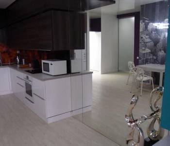 Продается 2-х комнатная квартира, 77 м²
