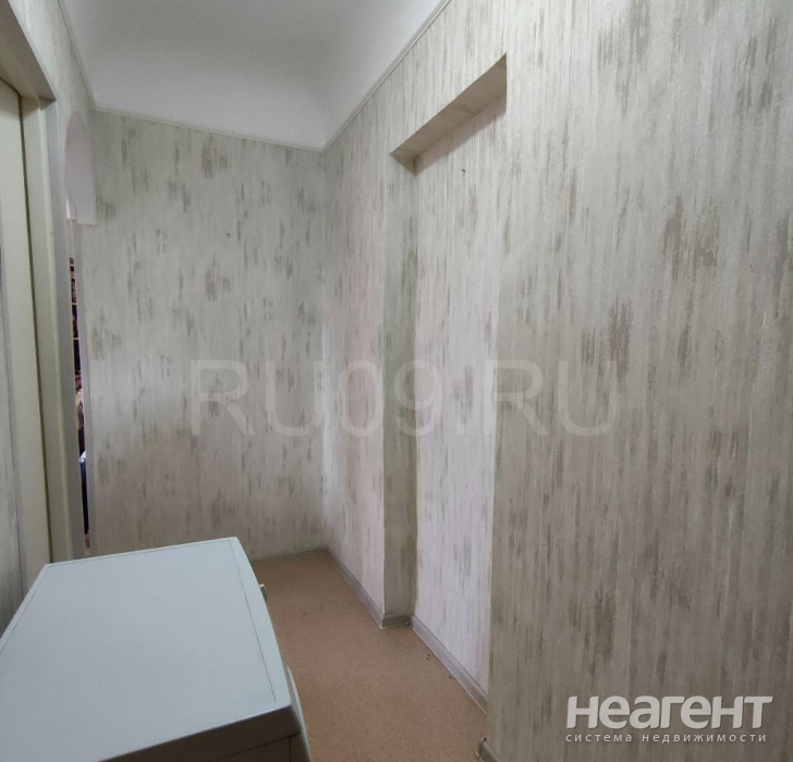 Продается 1-комнатная квартира, 32 м²