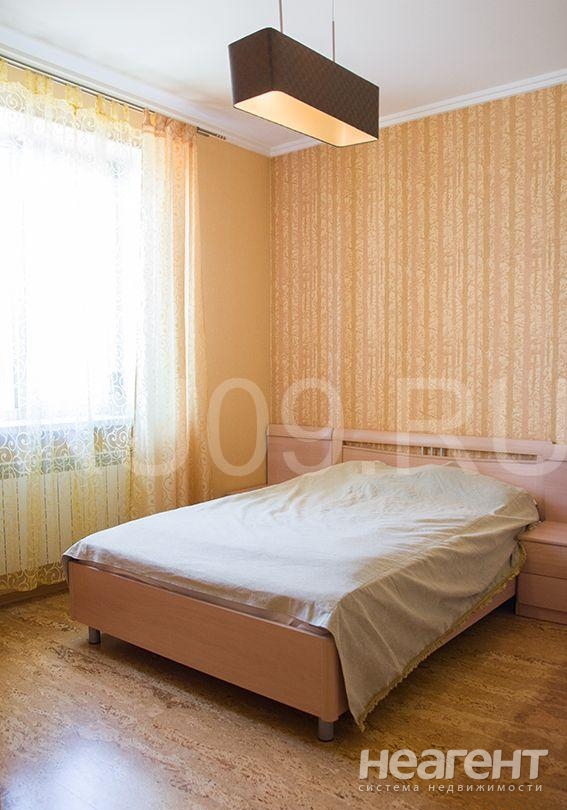 Продается Дом, 420 м²