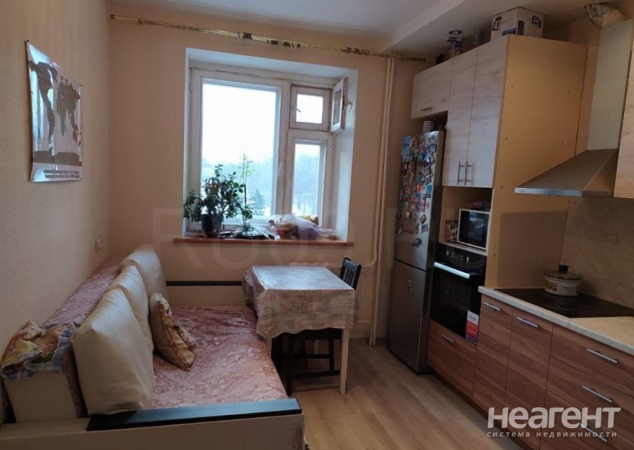 Продается 1-комнатная квартира, 43 м²