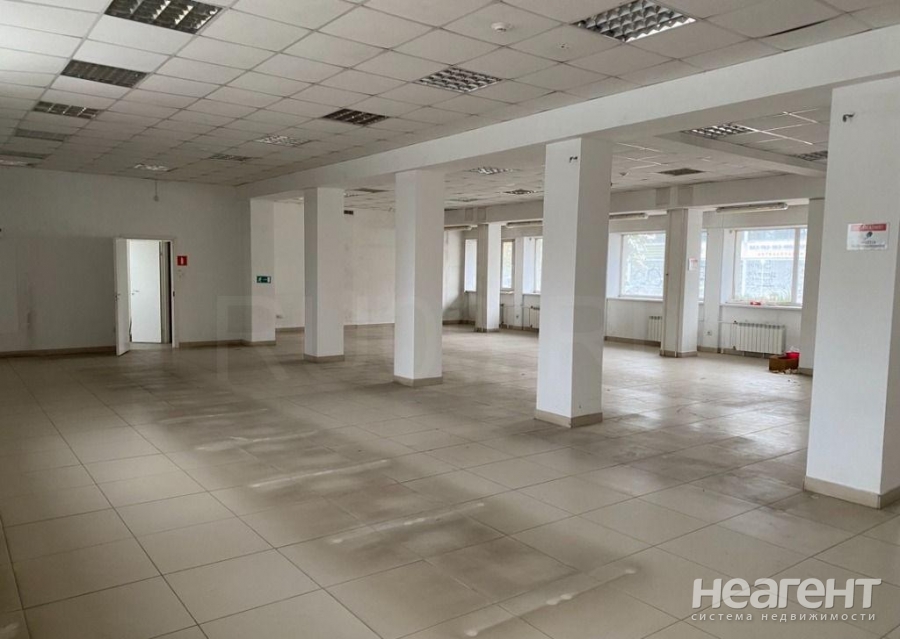 Сдается Нежилое помещение, 200 м²