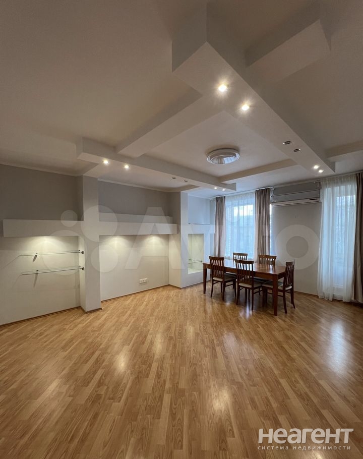 Продается Многокомнатная квартира, 105 м²