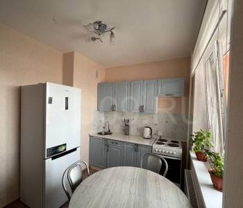 Продается 1-комнатная квартира, 38 м²