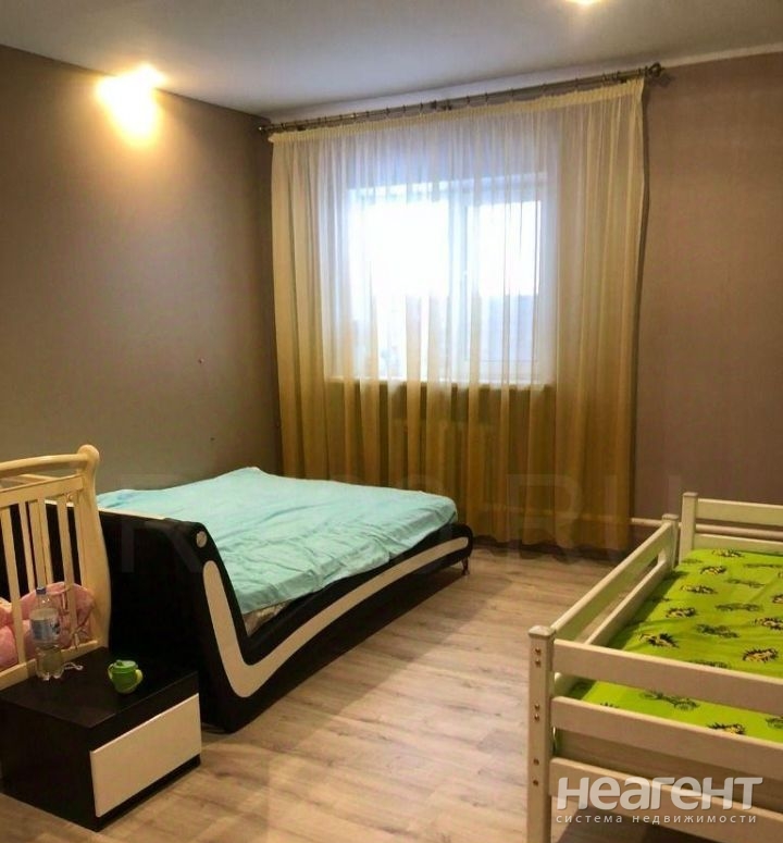 Продается 3-х комнатная квартира, 130 м²