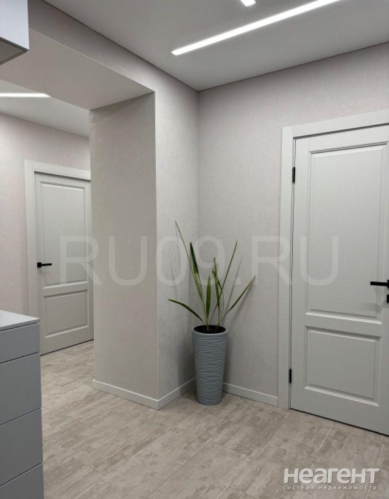 Продается 3-х комнатная квартира, 111 м²