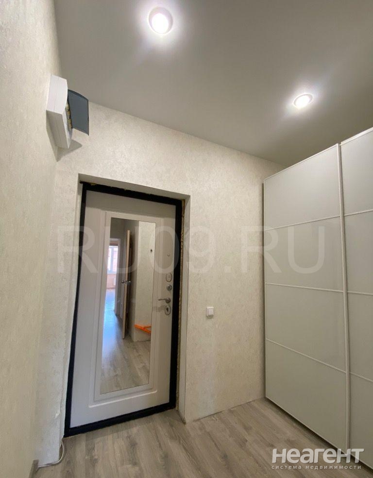 Продается 1-комнатная квартира, 41 м²