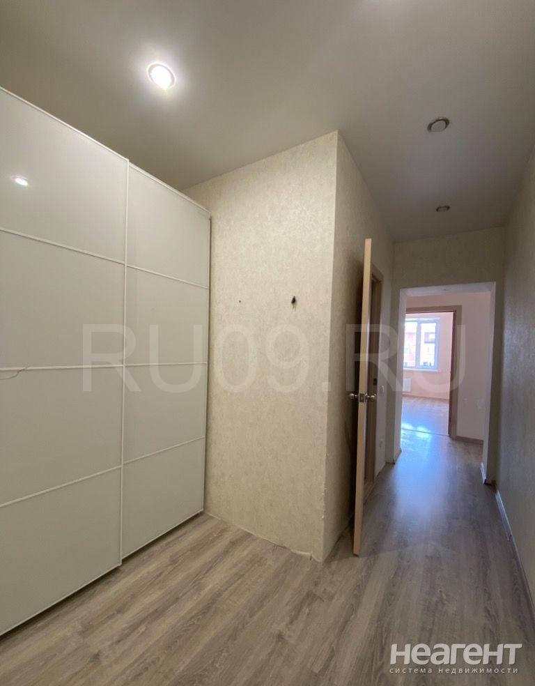 Продается 1-комнатная квартира, 41 м²