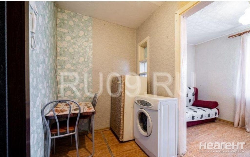 Продается 1-комнатная квартира, 14 м²