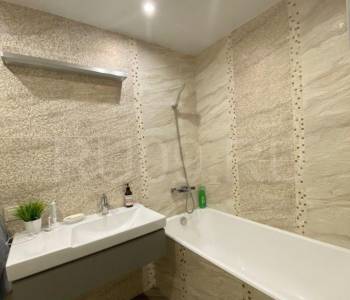 Продается 1-комнатная квартира, 48 м²