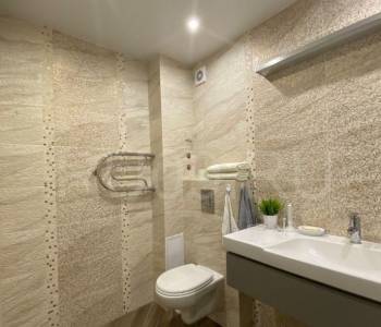 Продается 1-комнатная квартира, 48 м²