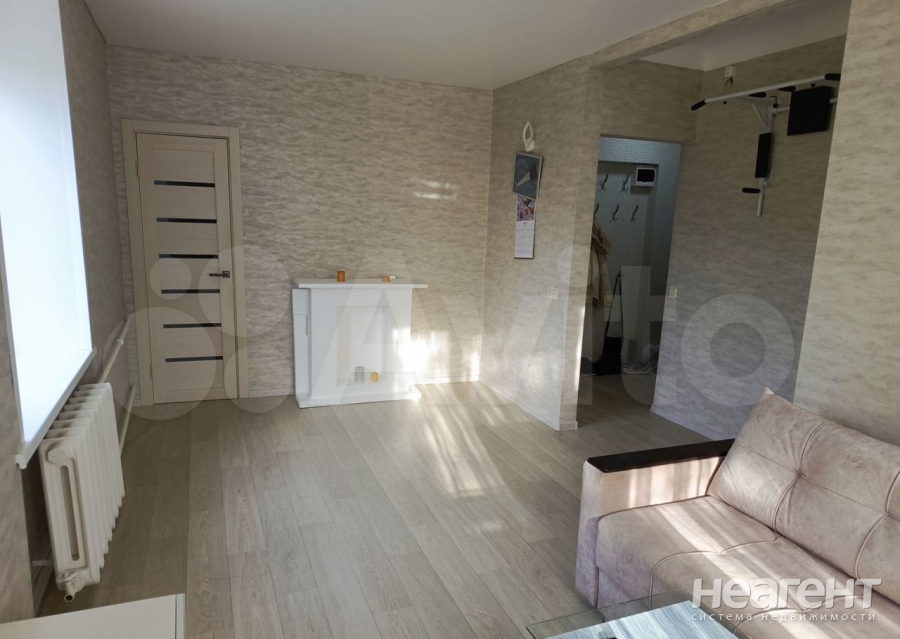 Продается 1-комнатная квартира, 37 м²