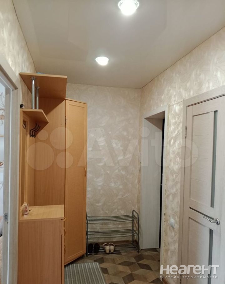 Продается Многокомнатная квартира, 75,9 м²