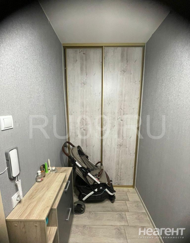 Продается 1-комнатная квартира, 35 м²