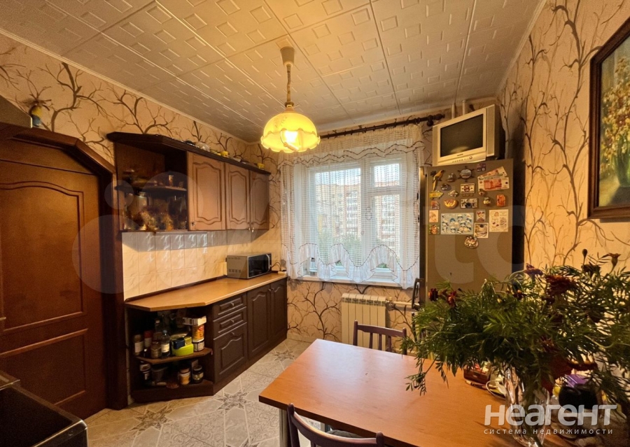 Продается Многокомнатная квартира, 76,6 м²