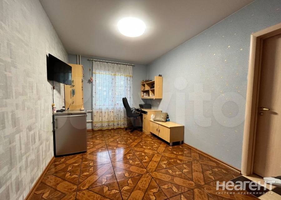 Продается Многокомнатная квартира, 76,6 м²