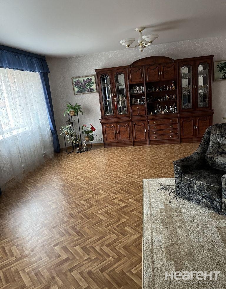 Продается Многокомнатная квартира, 130 м²